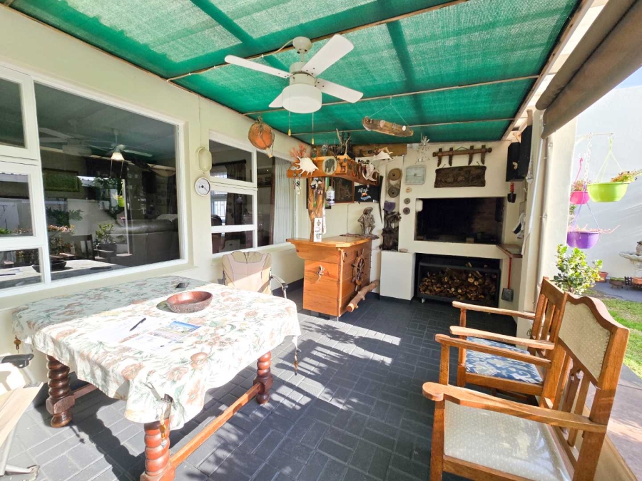 4 Bedroom Property for Sale in Stilbaai Wes Western Cape